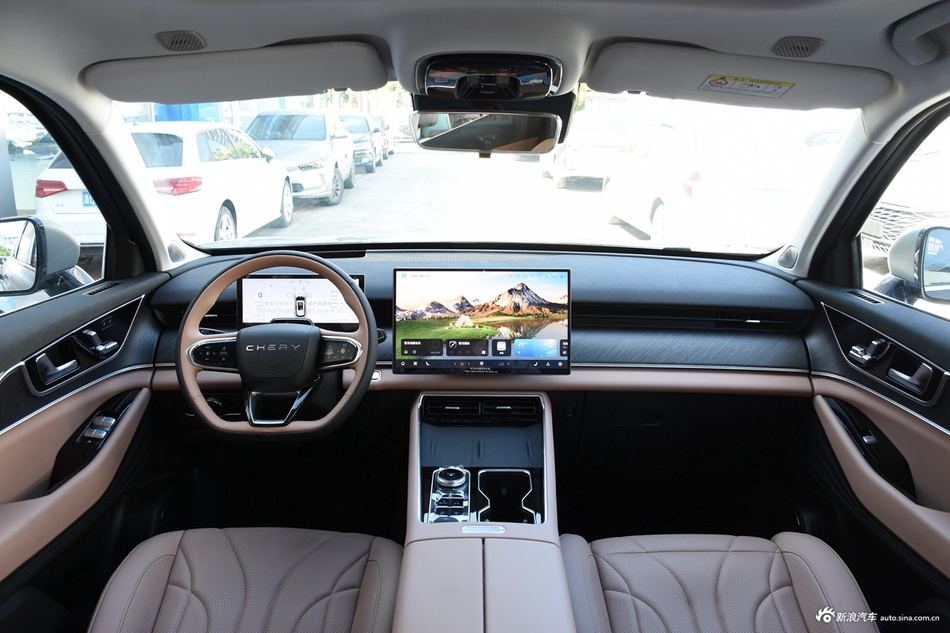 2024款瑞虎8 L 2.0T 两驱尊贵版 5座