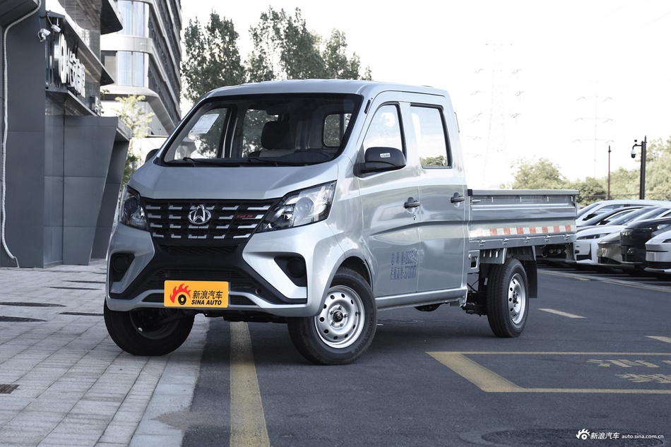 2024款长安星卡 1.5L 双排长箱载货汽车舒适型