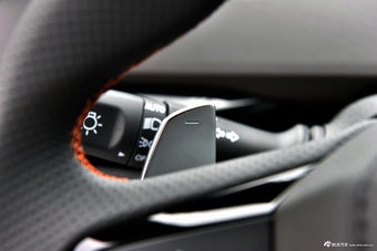 2025款长安UNI-V 1.5T 500Bar尊贵运动型