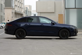 2026款荣威M7 DMH 205km 尊享版
