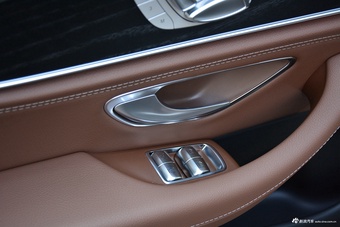 2023款奔驰E级 E 300 L 运动豪华型