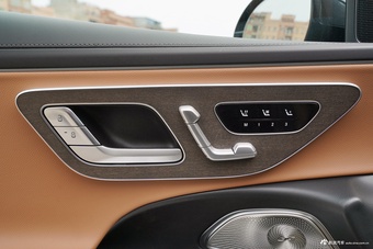 2025款奔驰E级改款 E 300 L 豪华型