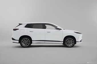 2026款风神L8 PLUS 1.5T 112km 至尊版 官图
