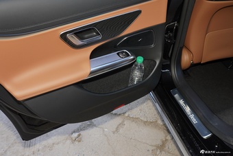 2026款奔驰E级 260 L 经典型