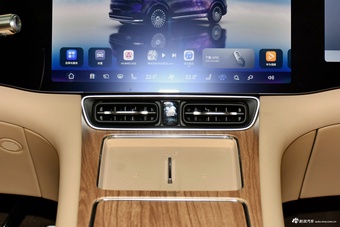 2025款问界M8 增程 Ultra版 53.4kWh 6座版