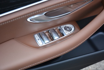 2023款奔驰E级 E 300 L 运动豪华型