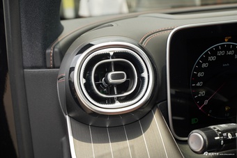 2025款奔驰GLC改款 300 L 4MATIC 豪华型 7座