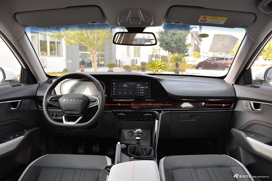  2019款宝骏RC-6 1.5T手动24小时在线豪华型