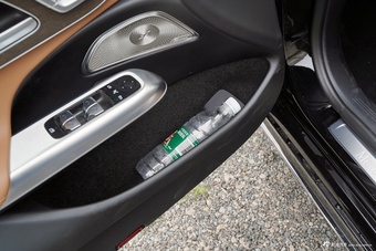 2025款奔驰E级改款 E 300 L 豪华型