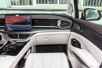 2024款腾势D9 DM-i 1050尊享型