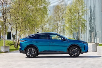 2024款标致E-3008 GT 英国版