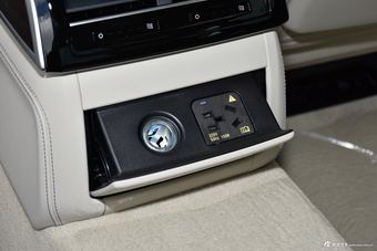 2025款奥迪A8L 55 TFSI quattro 旗舰型