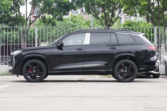 2026款奥迪Q6 45 TFSI quattro 黑武士版
