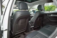 2025款奥迪Q5L 45周年典藏版 40 TFSI 时尚动感型