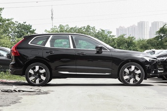 2025款沃尔沃XC60 插电式混合动力 智雅豪华版