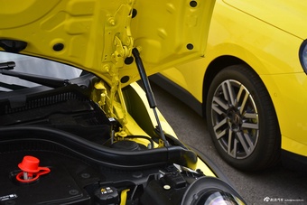 2025款MINI 2.0T COOPER S 艺术家 五门版