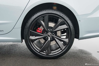 2024款奥迪A7L 45 TFSI quattro RS 套件竞速版