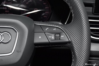 2026款奥迪Q5L 45周年典藏版 45 TFSI 豪华动感型