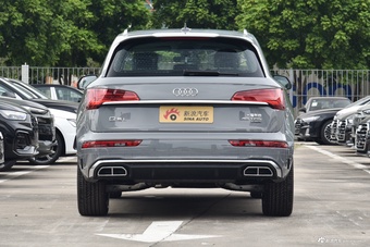 2026款奥迪Q5L 45周年典藏版 40 TFSI 时尚动感型