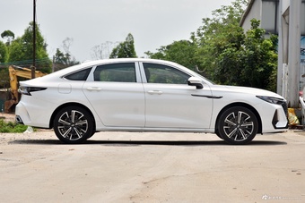 2025款艾瑞泽8 1.6T DCT尚