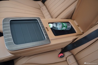 2025款奔驰E级改款 E 300 L 豪华型