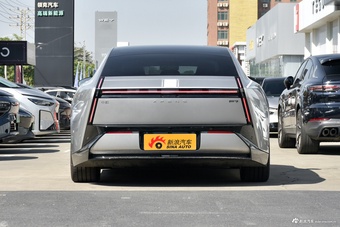 2025款小鹏P7 750 四驱高性能 Ultra