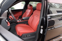 2024款添越 4.0T V8 长轴距版