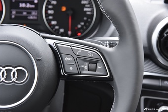 2025款奥迪Q2L 35 TFSI 时尚动感型