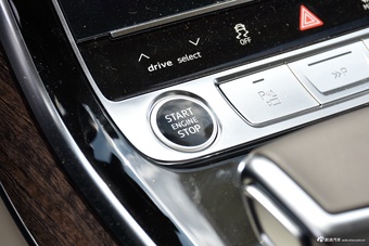 2025款奥迪A8L 55 TFSI quattro 旗舰型