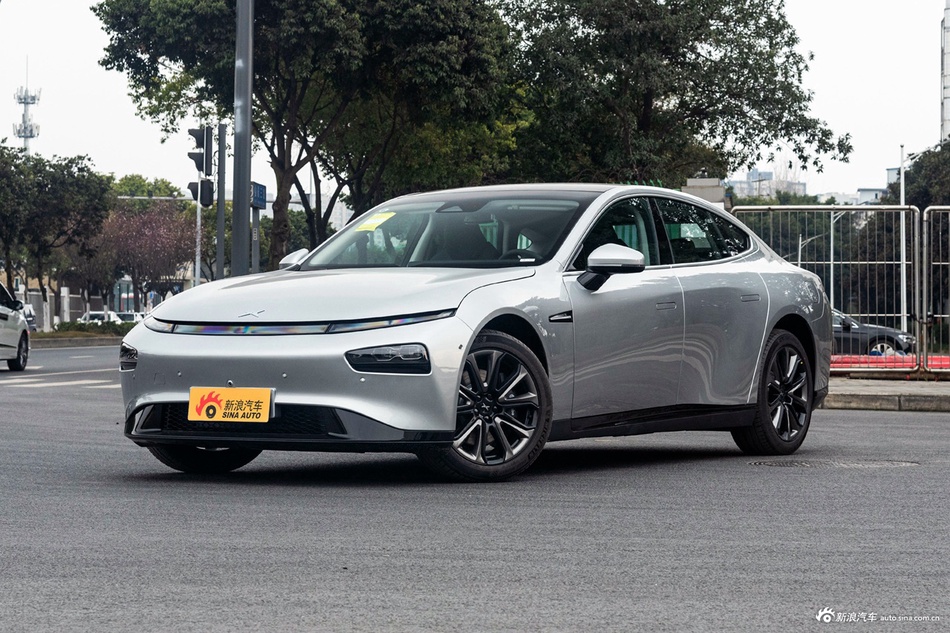 2022款小鹏汽车P7 480N+