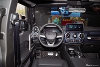 2024款北京BJ40 2.0T 城市猎人荣耀版