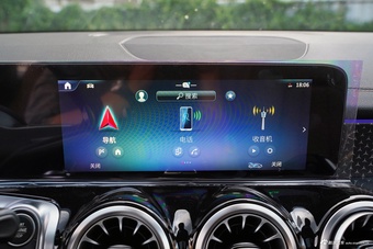 2025款奔驰GLB 220 时尚型