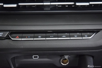 2024款睿蓝汽车X3 PRO 1.5L CVT小飒