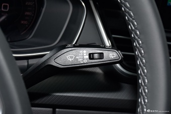 2026款奥迪Q5L 45周年典藏版 45 TFSI 豪华动感型