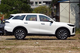 2024款瑞虎8 L 2.0T 两驱舒适版 5座