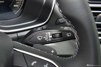 2026款奥迪Q5L 45周年典藏版 40 TFSI 时尚动感型