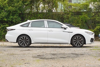 2025款艾瑞泽8 Pro 2.0T 尊享型