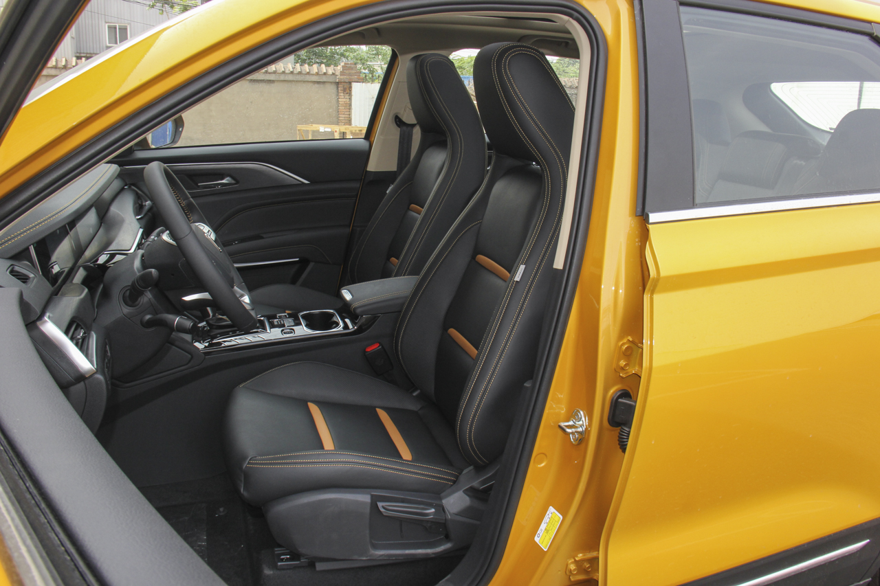 2019款奔腾T77 1.2T自动尊享型230 TID国V