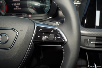 2024款奥迪Q6 45 TFSI quattro 黑武士版 6座