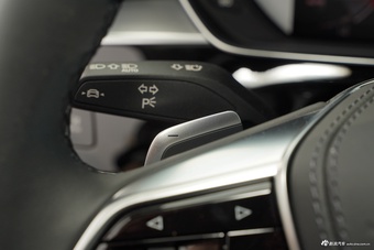 2025款奥迪A8L 45 TFSI quattro 豪华型