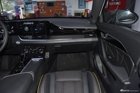 2022款奔腾B70S 2.0T智潮统帅