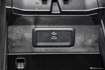 2024款奔驰E级 改款 E 300 L 时尚运动型