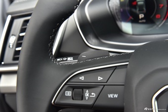 2026款奥迪Q5L 45周年典藏版 40 TFSI 时尚动感型