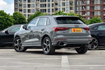 2025款奥迪Q3 45周年典藏版 45TFSI quattro 时尚动感型