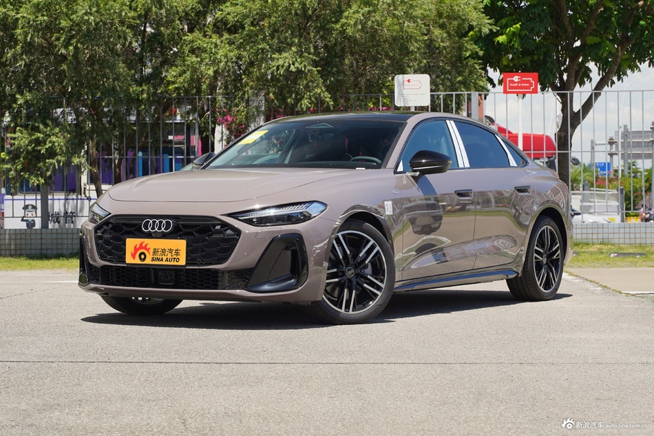2026款一汽奥迪A5L 2.0T 运动版 Plus