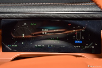 2026款银河战舰700 2.0T 270km 三电机四驱顶峰版