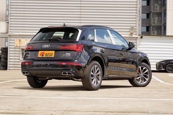 2025款奥迪Q5L 45周年典藏版 40 TFSI 豪华动感型