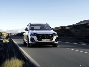 2024款奥迪Q7混动 55 TFSI e quattro 官图