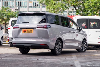 2026款五菱星光730 1.5T CVT 尊享型
