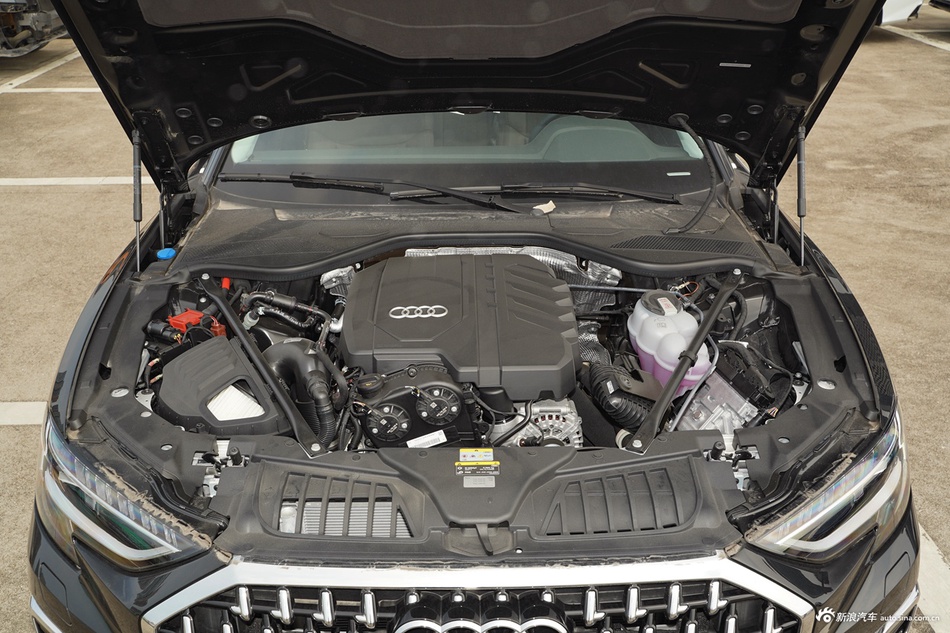2025款奥迪A8L 45 TFSI quattro 豪华型